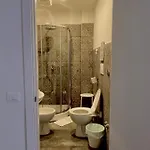 Mimi Rooms&studios ゲストハウス 4*